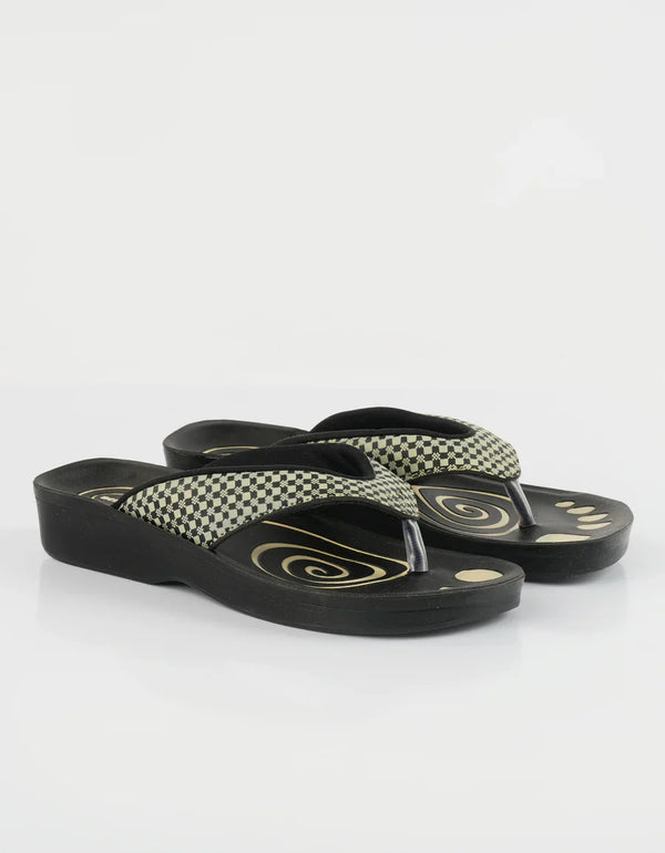 Velvet Ease – Women’s Soft & Stylish Slipper