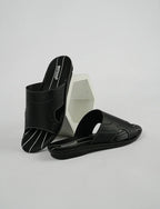 UrbanEase – Men’s All-Season Comfort Slipper