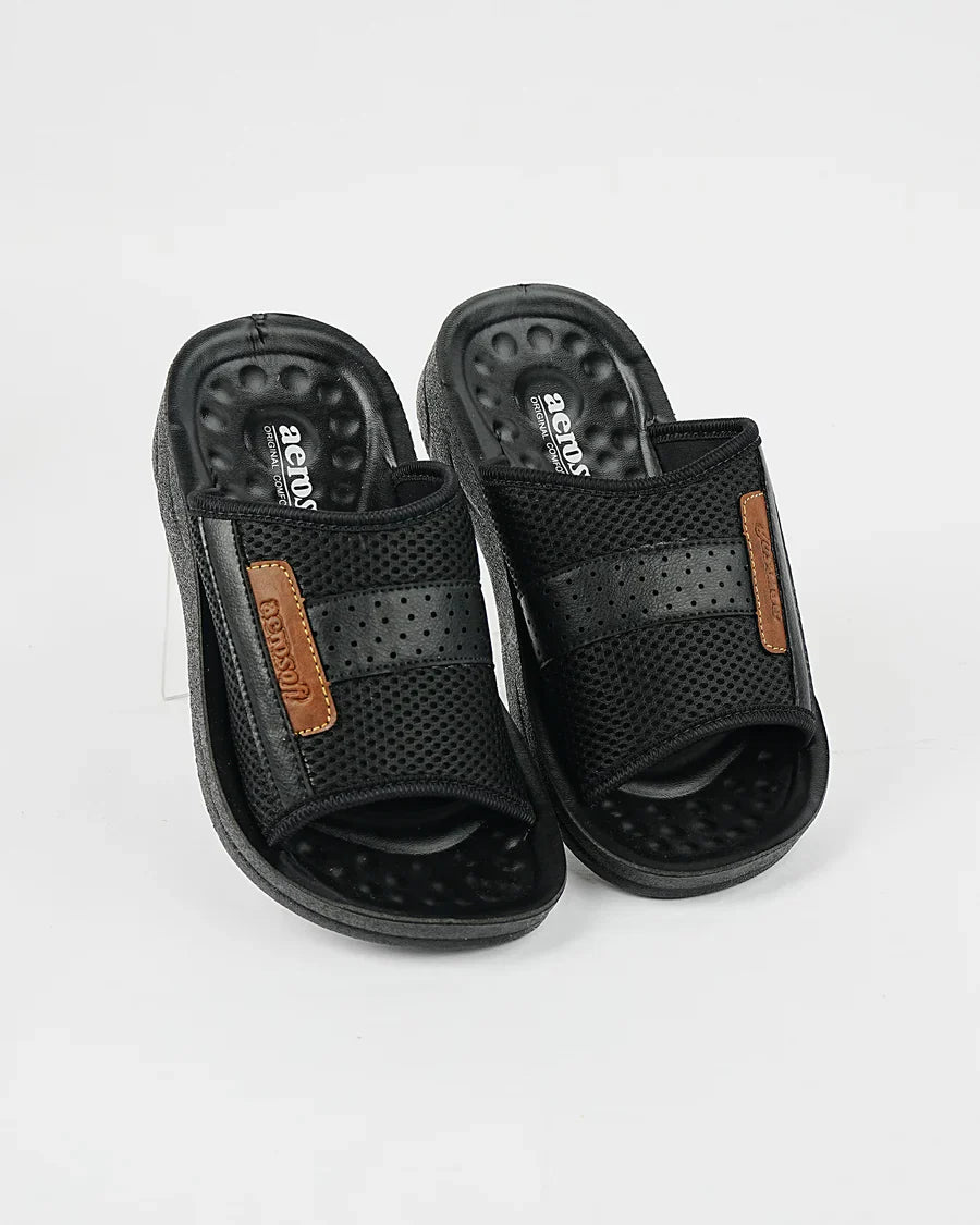 UrbanEase – Men’s Relaxed Fit Slippers