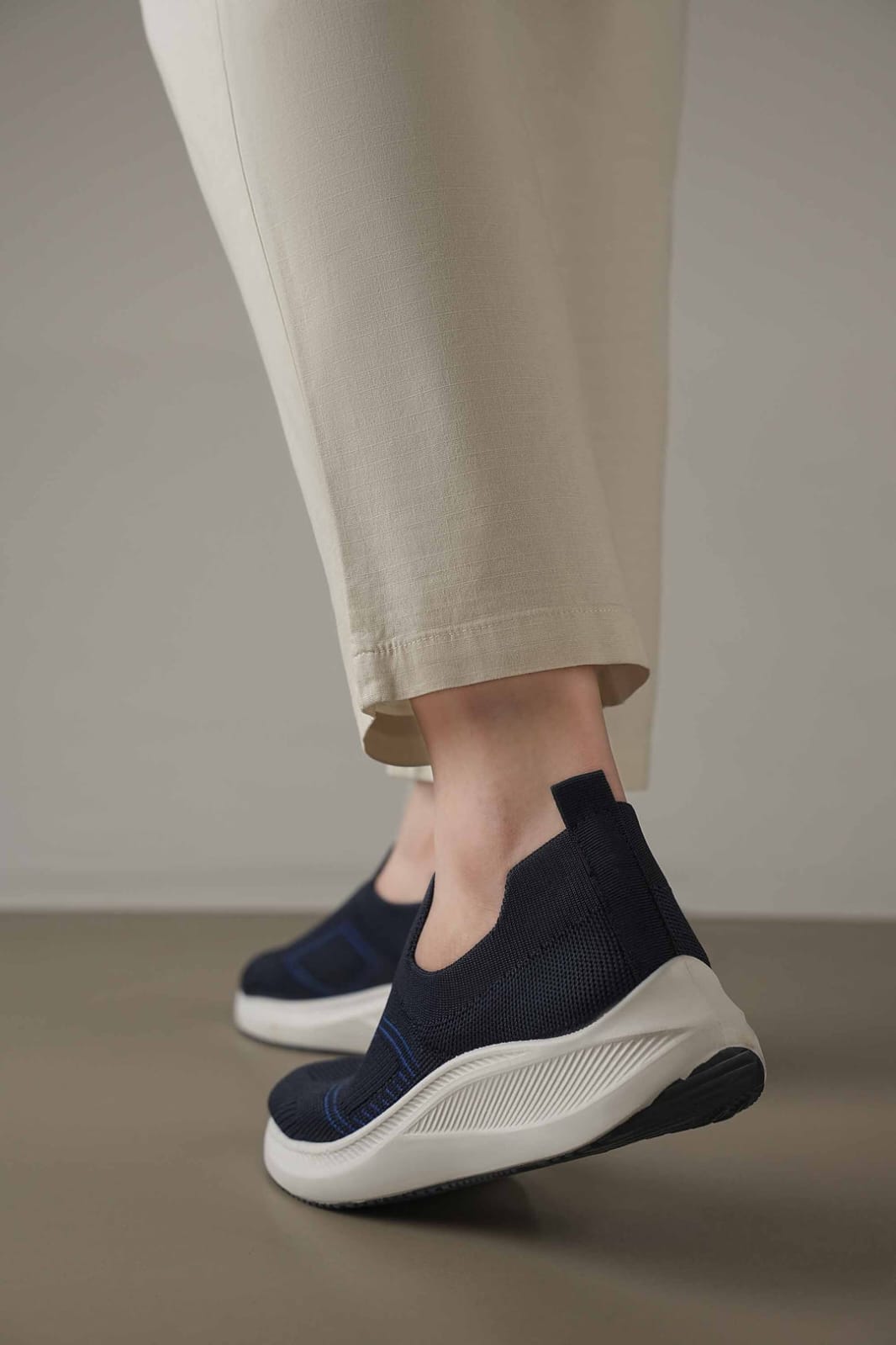 Black Camel Skecher 8517